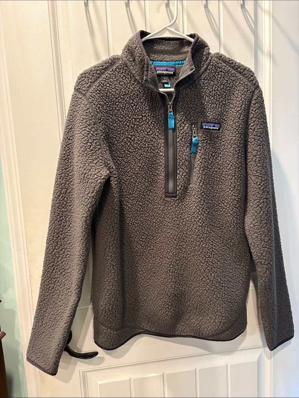 Patagonia Men's Gray Retro Pile 1/4 Zip Fleece with Blue Accents size small